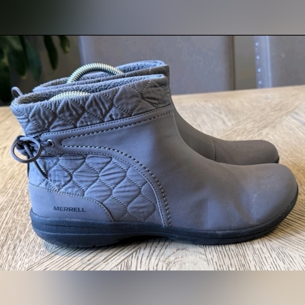 Merrell Women's Gray Quilted Ankle Boots